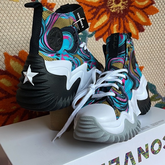 Converse A00660C
RUN STAR MOTION HI
BLACK/ASH STONE/WHITE
Chuck Taylor All Str M - Picture 2 of 16